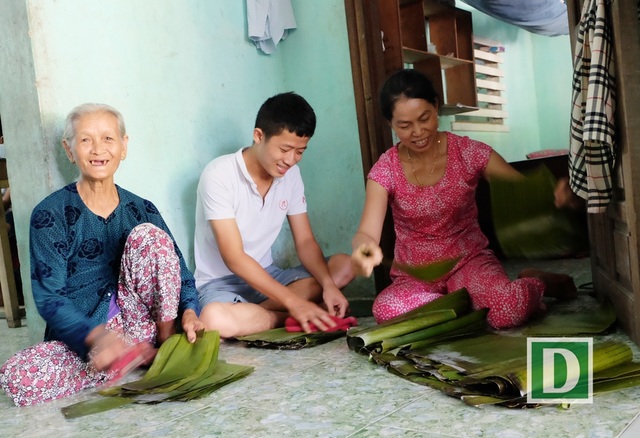Chàng thủ khoa thích chơi game, nuôi ước mơ trở thành lập trình viên - 3 Ngoài giờ học, cậu học trò trường chuyên vẫn nấu cơm, gói bánh phụ giúp việc nhà