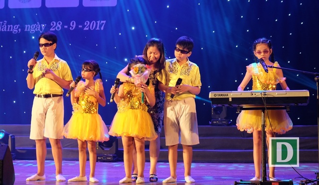 Xúc động tiếng đàn, tiếng hát của học sinh khiếm thị - 3 Xúc động tiếng đàn, tiếng hát của học sinh khiếm thị - 3
