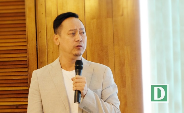Có nên cho người đã phẫu thuật thẫm mỹ đi thi hoa hậu? - 3 NTK Võ Việt Chung - đại diện đơn vị tổ chức cuộc thi Hoa hậu Đại Dương: Ở nhiều nước trên thế giới, hầu như ai cũng có thẩm mỹ nha khoa, nên tất yếu thí sinh đã có làm răng cho đẹp hơn được dự thi