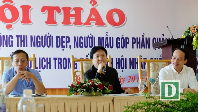 Có nên cho người đã phẫu thuật thẫm mỹ đi thi hoa hậu? - 1 Thứ trưởng Bộ VH-TT-DL Vương Duy Biên cùng đại diện lãnh đạo Cục Biểu diễn Nghệ thuật và Vụ Pháp chế của Bộ chủ trì Hội thảo