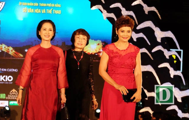 “Em chưa 18” đoạt giải thưởng Bông Sen Vàng - 2 “Em chưa 18” đoạt giải thưởng Bông Sen Vàng - 2