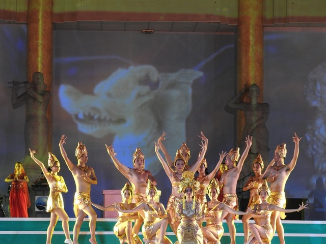 Festival Biển Nha Trang - Khánh Hòa 2017: “Mở rộng vòng tay bè bạn” - 8 Múa Chăm