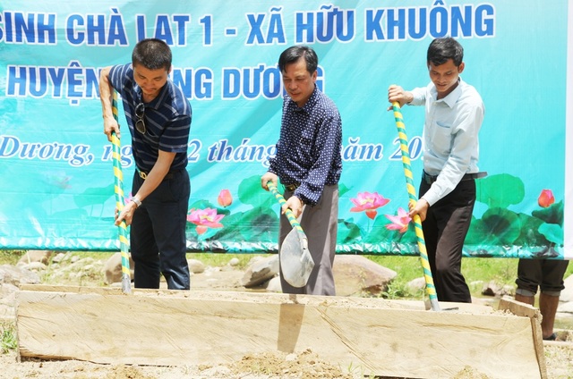 Khởi công xây dựng cầu Dân trí thứ 13 tại Nghệ An - 3 Chiếc cầu mang tên Dân trí đầu tiên tại mảnh đất xứ Nghệ được khởi công. Dự kiến vào đầu năm học mới sẽ chính thức khánh thành đưa vào sử dụng.