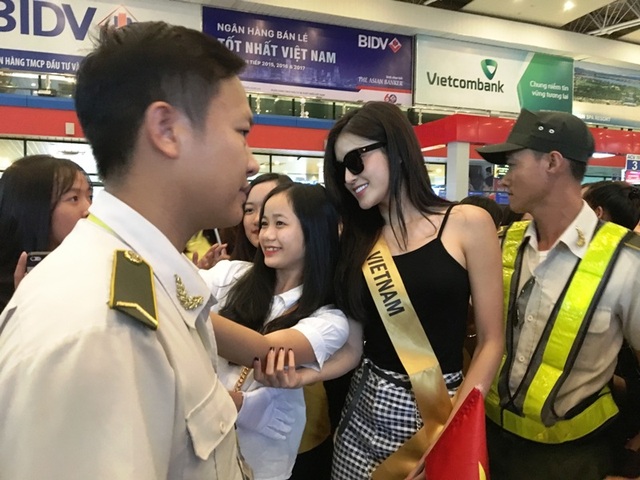 Người hâm mộ vây kín dàn hoa hậu Miss Grand International 2017 - 2 Á hậu Huyền My là đại diện Việt Nam tham dự cuộc thi