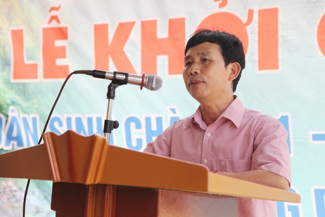 Khởi công xây dựng cầu Dân trí thứ 13 tại Nghệ An - 2
Ông Vi Tân Hợi - Phó Chủ tịch HĐND huyện Tương Dương chia sẻ: Chúng tôi rất cảm ơn Báo Dân trí cũng như các nhà tài trợ đã quan tâm đến những khó khăn của bà con nhân dân huyện Tương Dương nói chung và xã Hữu Khuông nói riêng.