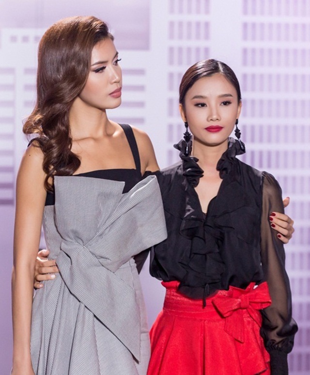 Kỳ Duyên "hỏi khéo" Phạm Hương dạy gì học trò vì không thấy tiến bộ - 6 Minh Tú lẫn Phạm Hương đều không phục kết quả lần này. HLV Phạm Hương cho rằng team xứng đáng giành chiến thắng là team Minh Tú.