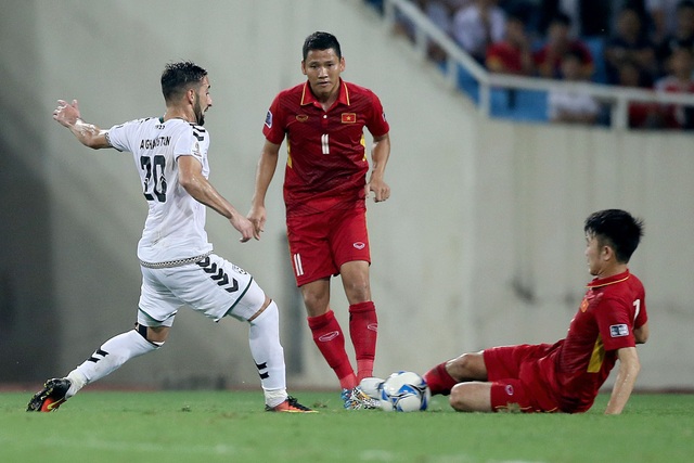 Hành trình đến vòng chung kết Asian Cup 2019 của đội tuyển Việt Nam - 1 Có thời điểm ở vòng loại Asian Cup 2019, đội tuyển Việt Nam còn có nguy cơ thua cả... Campuchia (ảnh: Gia Hưng)