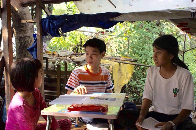 Học trò đưa bà bán vé số, chú thương binh vào... bài làm văn - 6 “Có những người không tin vào siêu anh hùng, có lẽ vì họ chưa gặp cha tôi”, các em ghi lại lời của bé My, con chú Đực