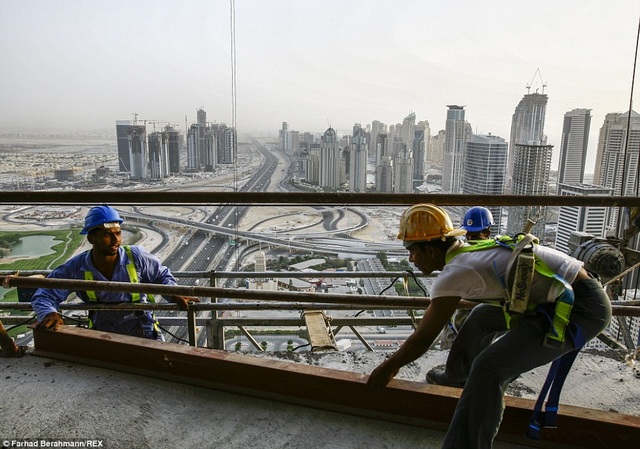 Ngỡ ngàng với góc khuất phía sau cuộc sống hào nhoáng ở Dubai - 7 Ngỡ ngàng với góc khuất phía sau cuộc sống hào nhoáng ở Dubai - 7