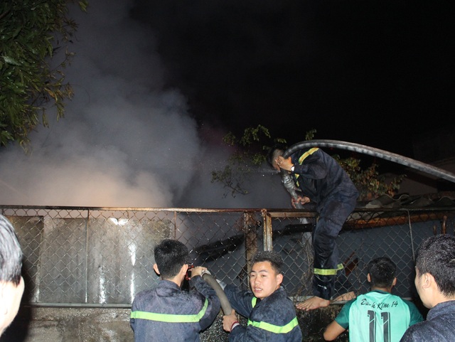Nấu lại bánh chưng Tết, cụ ông suýt thiêu rụi nhà mình - 2 Nấu lại bánh chưng Tết, cụ ông suýt thiêu rụi nhà mình - 2