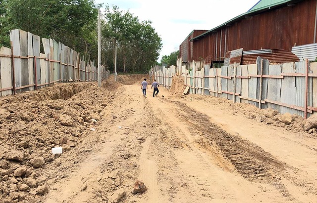 Công trình giao thông nông thôn "đánh đố" cuộc sống người dân? - 3 Công trình giao thông nông thôn "đánh đố" cuộc sống người dân? - 3