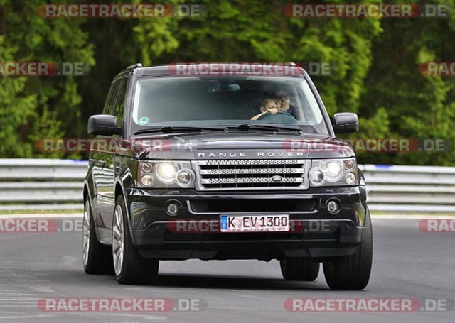 Mạo hiểm cho trẻ nhỏ cầm lái ô tô trên đường đua Nürburgring - 1 Mạo hiểm cho trẻ nhỏ cầm lái ô tô trên đường đua Nürburgring - 1