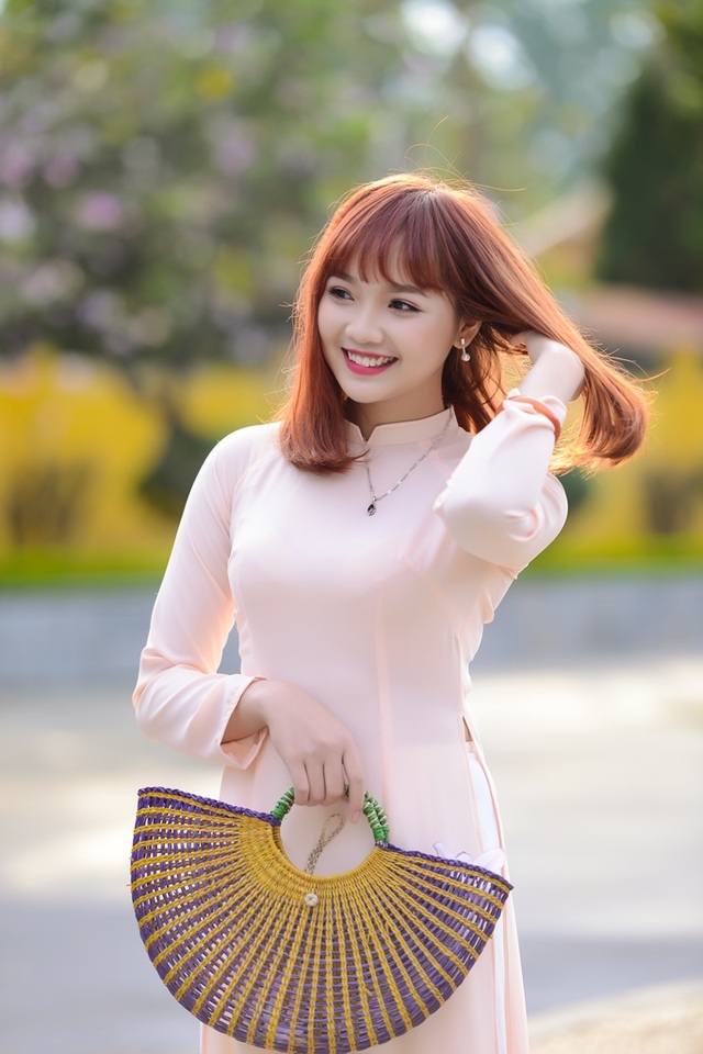 Nữ sinh Hà thành dịu dàng trong sắc hoa ban - 12 Nữ sinh Hà thành dịu dàng trong sắc hoa ban - 12