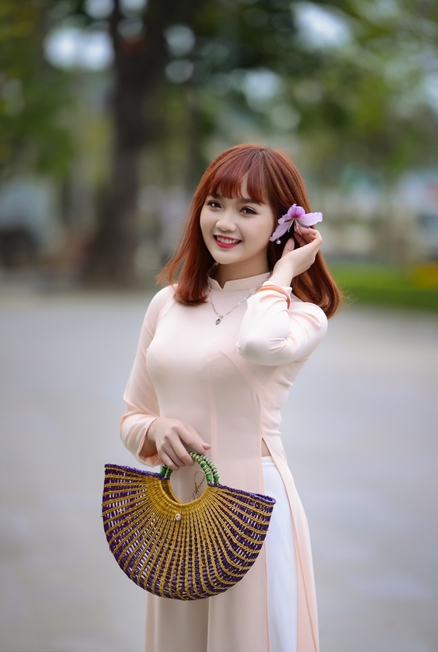 Nữ sinh Hà thành dịu dàng trong sắc hoa ban - 3 Nữ sinh Hà thành dịu dàng trong sắc hoa ban - 3