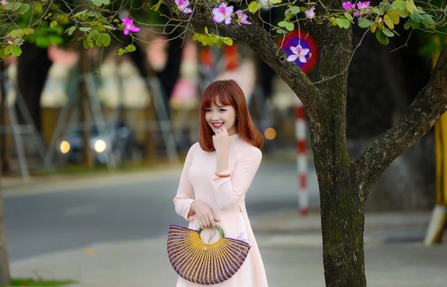 Nữ sinh Hà thành dịu dàng trong sắc hoa ban - 8 Nữ sinh Hà thành dịu dàng trong sắc hoa ban - 8