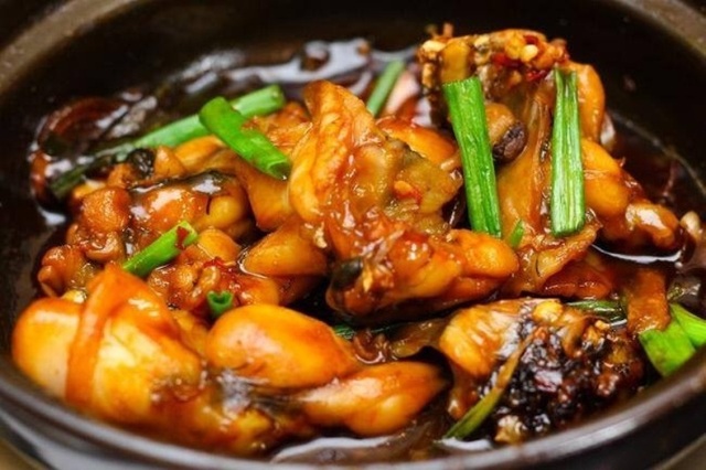 Lên thánh địa Mẫu Sơn thưởng thức ếch “đại gia” - 3 Ếch hương có thể chế biến thành rất nhiều món ăn đặc sắc.