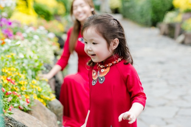 Elly Trần: “Nhất định không để các con mất Tết cổ truyền” - 12 Elly Trần: “Nhất định không để các con mất Tết cổ truyền” - 12
