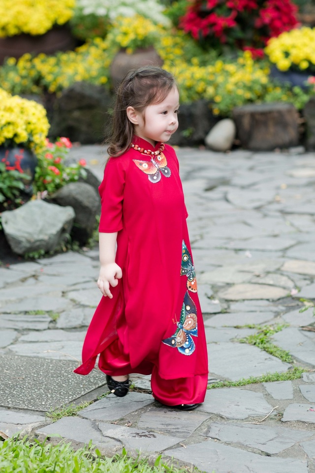 Elly Trần: “Nhất định không để các con mất Tết cổ truyền” - 4 Elly Trần: “Nhất định không để các con mất Tết cổ truyền” - 4