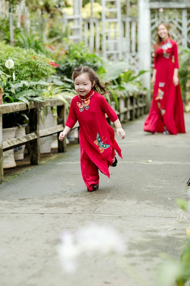 Elly Trần: “Nhất định không để các con mất Tết cổ truyền” - 5 Elly Trần: “Nhất định không để các con mất Tết cổ truyền” - 5
