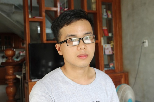 Đôi bạn cùng trường, chung ước mơ trở thành bác sĩ gặt hái điểm 10 - 4 Với khuôn mặt điển trai, tài năng, em Hiếu thu hút được sự chú ý của mọi người