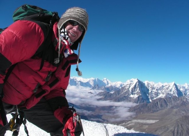 Mắc ung thư chỉ còn sống vài tháng vẫn chinh phục đỉnh Everest - 1 Ian Toothil là bệnh nhân ung thư đầu tiên thành công trong việc chinh phục đỉnh Everest