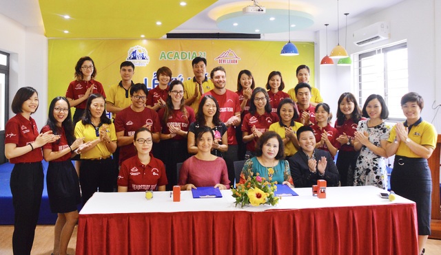 Cơ hội học tập tại môi trường quốc tế - 1 Lễ ký kết hợp tác triển khai hệ Song ngữ Acadia21 tại trường Tiểu học & THCS Everest.