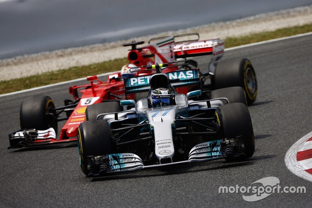 Vượt qua Vettel, Hamilton đăng quang tại Catalunya - 4 Vượt qua Vettel, Hamilton đăng quang tại Catalunya - 4