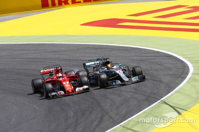 Vượt qua Vettel, Hamilton đăng quang tại Catalunya - 2 Vượt qua Vettel, Hamilton đăng quang tại Catalunya - 2