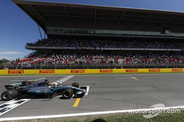 Vượt qua Vettel, Hamilton đăng quang tại Catalunya - 1 Vượt qua Vettel, Hamilton đăng quang tại Catalunya - 1