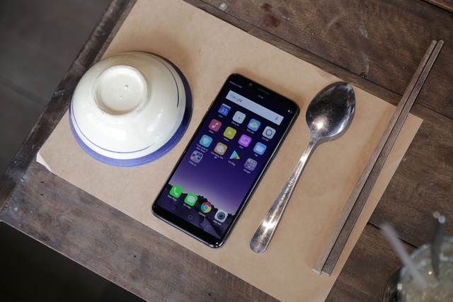Đánh giá Oppo F5: Đem xu hướng công nghệ mới màn hình tràn và selfie A.I vào sản phẩm - 9 Đánh giá Oppo F5: Đem xu hướng công nghệ mới màn hình tràn và selfie A.I vào sản phẩm - 9
