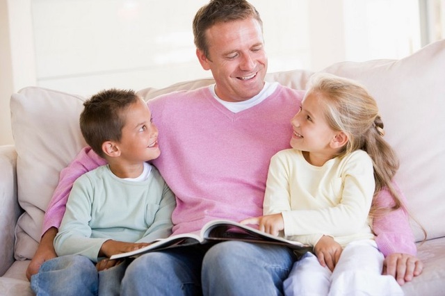 Làm thế nào để vun đắp tình cảm cha con? - 3 Người cha cần chủ động tạo gắn kết với con. (Ảnh minh họa)