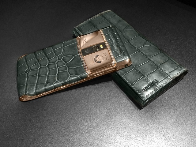 Ngắm mẫu Vertu Signature Touch được chế tác giá 500 triệu đồng - 3 Ngắm mẫu Vertu Signature Touch được chế tác giá 500 triệu đồng - 3