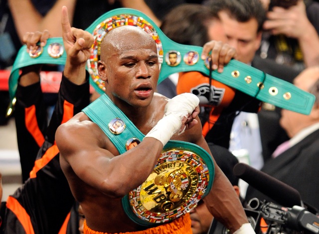 Mayweather so tài với McGregor: Trận đấu… lạ đời - 3 Mayweather chưa thua trận đấu quyền anh nào trong sự nghiệp