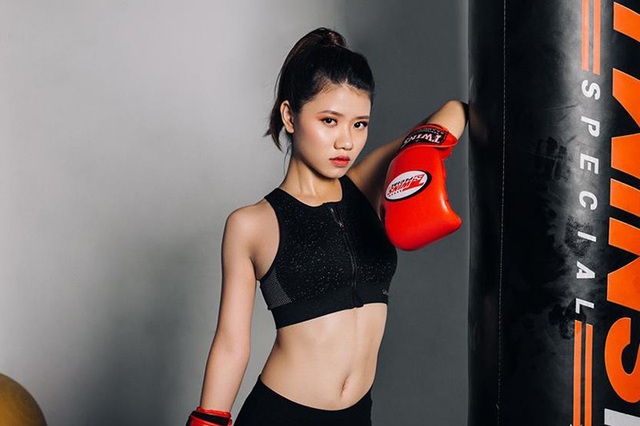 Ngắm 12 nữ sinh nóng bỏng của "Duyên dáng Ngoại thương 2017" - 2
Hồ Thủy Tiên – lớp Nga 1 khoa Kinh tế đối ngoại K55