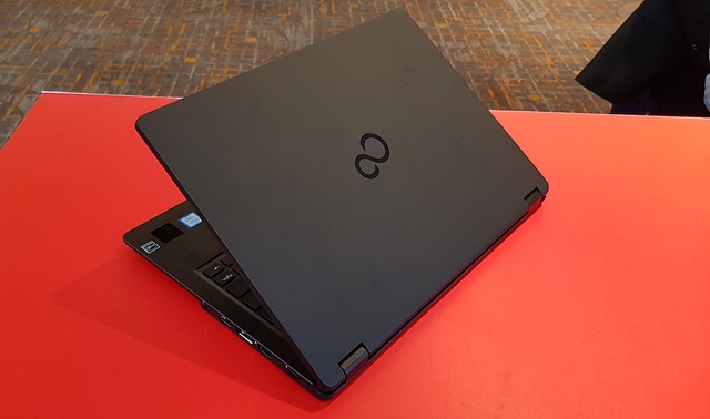 Fujitsu trình làng loạt máy tính cao cấp mới tại Việt Nam - 2 Lifebook U747