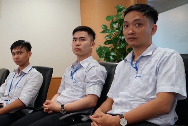 Chùm ảnh: Cảm xúc lẫn lộn trong ngày chấm Chung khảo Nhân tài Đất Việt 2017 - 3 Nhóm thí sinh dự thi lắng nghe phản hồi từ ban giám khảo.
