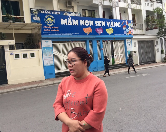 Vụ hai giáo viên dùng dép tát, thúc gối vào bụng trẻ mầm non: Giọt nước mắt người mẹ - 2 Chị Sương, mẹ cháu bé bị cô giáo thúc đầu gối vào bụng. (ảnh: Mỹ Hà)