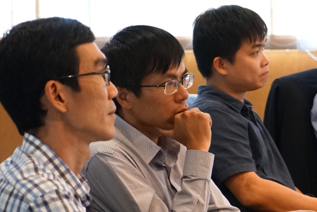 Chùm ảnh: Cảm xúc lẫn lộn trong ngày chấm Chung khảo Nhân tài Đất Việt 2017 - 1 Hội đồng giám khảo chăm chú lắng nghe phần trình bày của thí sinh.