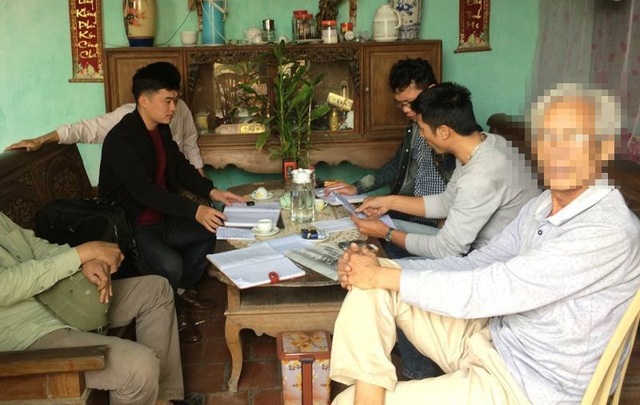 Choáng váng với những khoản thu “đè đầu” dân nghèo - 4 Người dân bức xúc trước việc lạm thu của chính quyền thôn