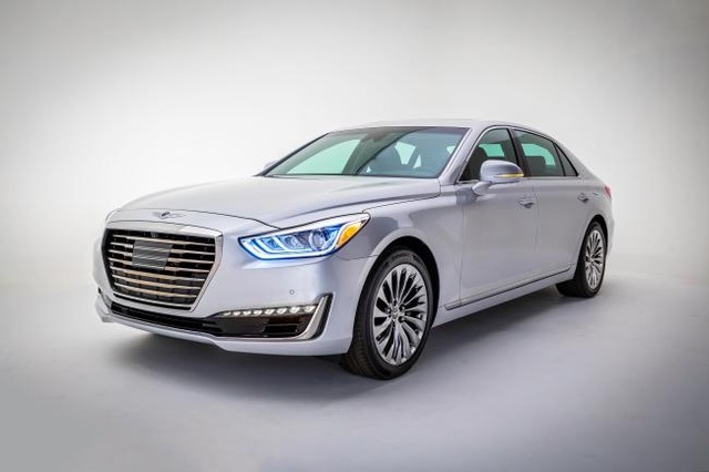 Genesis G90 được bình chọn là "Xe sang của năm 2017" tại Ả-rập Saudi - 1
Từ cuối năm 2015, Huyndai đã nâng cấp dòng xe Genesis trở thành một thương hiệu xe sang riêng biệt, với logo riêng, nuôi tham vọng cạnh tranh ngang tầm với các tên tuổi kì cựu như Audi, BMW và Mercedes... trên toàn cầu.