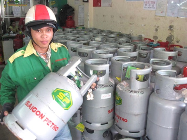 TPHCM: Giá gas giảm tháng thứ 3 liên tiếp - 1 Giá gas trung bình đến tay người tiêu dùng là 288.000 đồng/bình