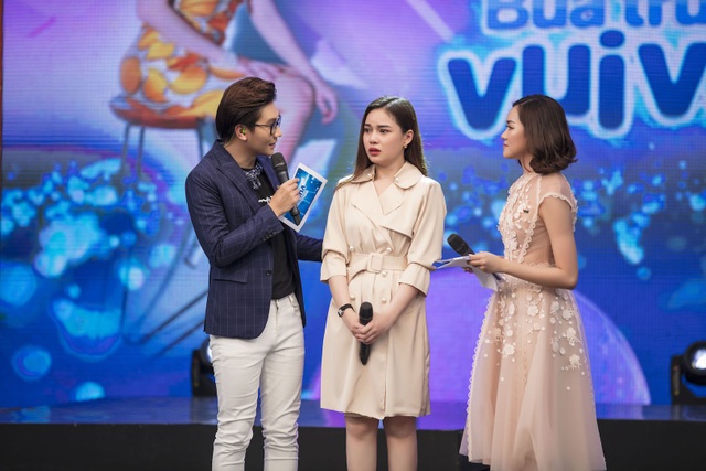 Giang Hồng Ngọc khóc khi kể chuyện gia đình đổi nhà trọ 22 lần để tránh nợ - 2 Khóc nghẹn khi kể về những biến cố trong đời sống.