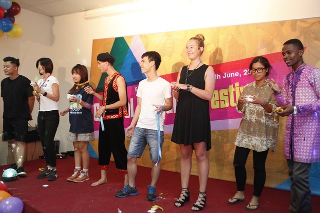Toàn cảnh tư vấn: “Bạn có đang theo học một chương trình đại học quốc tế đúng nghĩa?” - 7 Một buổi giao lưu văn hoá giữa các sinh viên Việt Nam và sinh viên quốc tế tại Đại học Greenwich Việt Nam.