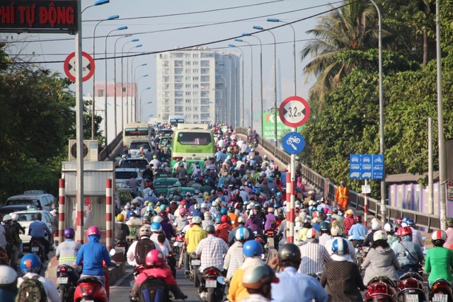 TPHCM chưa cấm xe gắn máy từ năm 2030 - 1 Ùn tắc giao thông là nỗi ám ảnh của người dân TPHCM mỗi khi ra đường