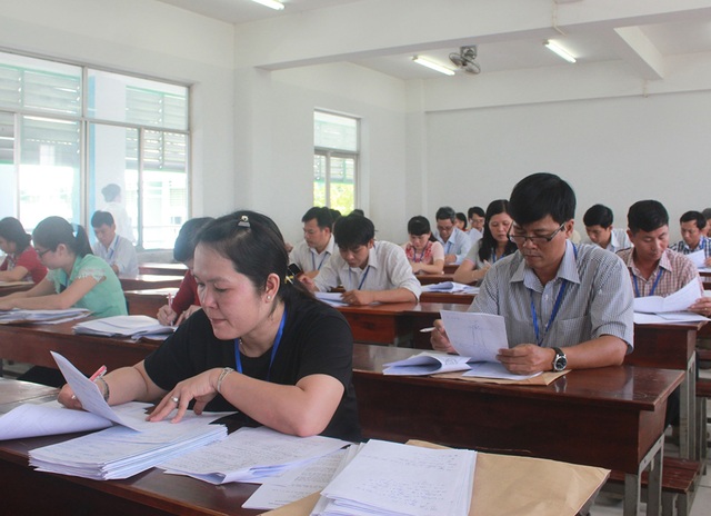 Các địa phương gấp rút chấm thi cho kịp tiến độ (ảnh minh hoạ)