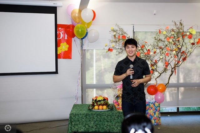 “Xuân 3 miền” vào thời khắc Giao thừa của DHS Việt tại Adelaide - 1
Chủ tịch Hội sinh viên Việt Nam tại Adelaide phát biểu khai mạc tiệc Tết.