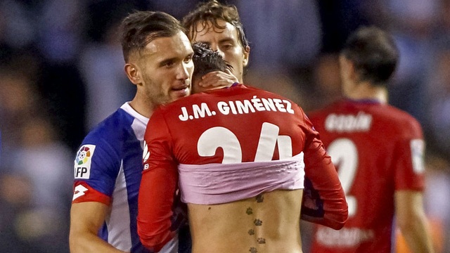 Cầu thủ Atletico rơi lệ khi chứng kiến chấn thương kinh hoàng của Torres - 1 Gimenez bật khóc sau khi chứng kiến chấn thương của Torres