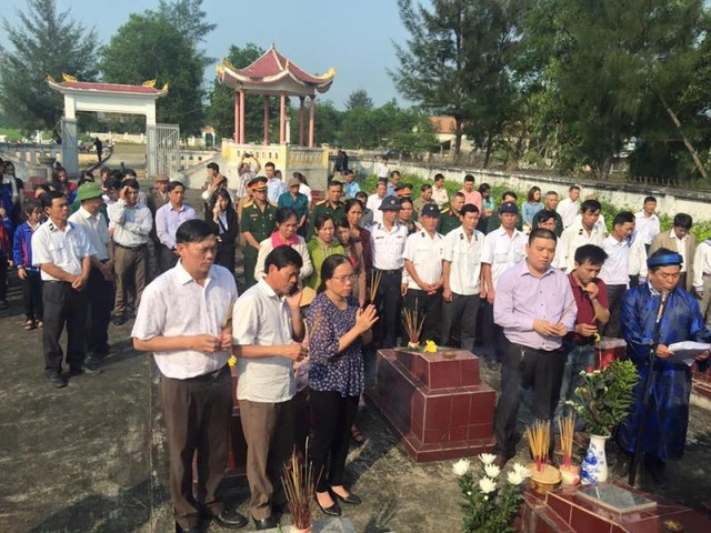 Trao tặng Huy hiệu cho 15 cá nhân có thành tích xây dựng, bảo vệ Trường Sa - 5
Lễ tri ân 64 anh hùng liệt sĩ hy sinh giữ đảo Gạc Ma.