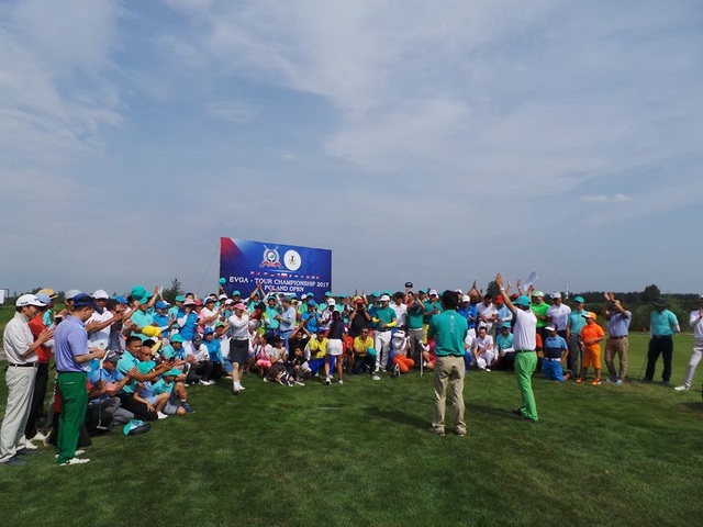 Người Việt tại châu Âu tổ chức thành công giải golf ở Ba Lan - 1
Các golf thủ tham gia giải đấu tại Ba Lan (Ảnh: Nguyễn Thức Tuấn)