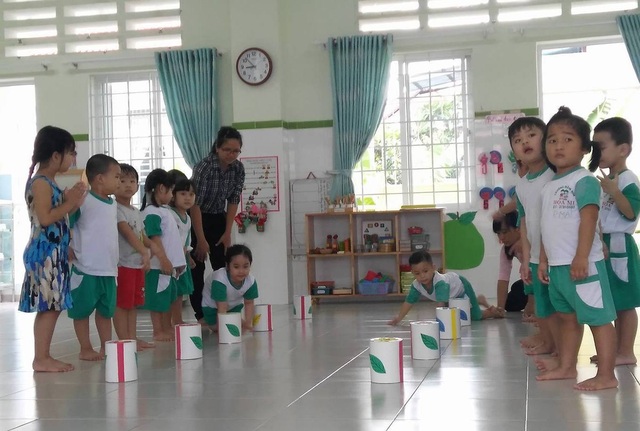 Bỏ hộ khẩu: “Cơi nới” nhưng khó giữ chân giáo viên - 1 Từ tháng 9/2017, TPHCM chính thức bỏ hộ khẩu trong việc tuyển dụng đối với giáo viên mầm non